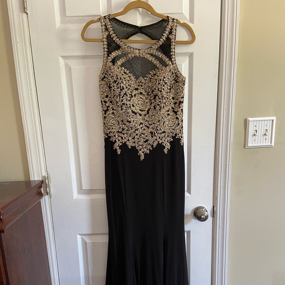 Avery Gold Embroidered Bodice Black Gown - Picture 4 of 7